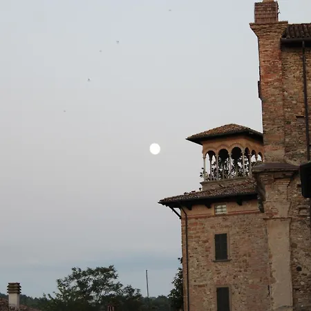 Cora Stradivari アパートホテル 3*